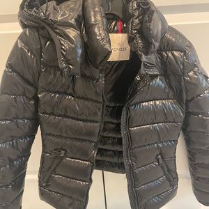 Moncler Black Women's Bady Slim Short Down Puffer Jacket - 00